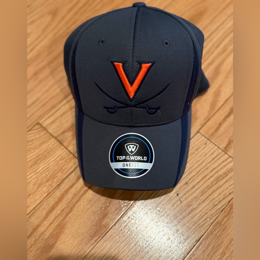 Top of the world One fit fitted university of Virginia UVA ball cap NWT college